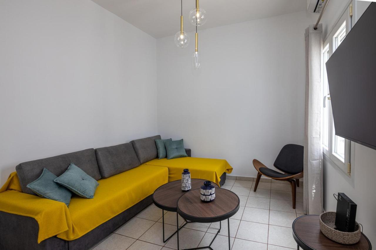 White Holidays Project Downtown Apartment *